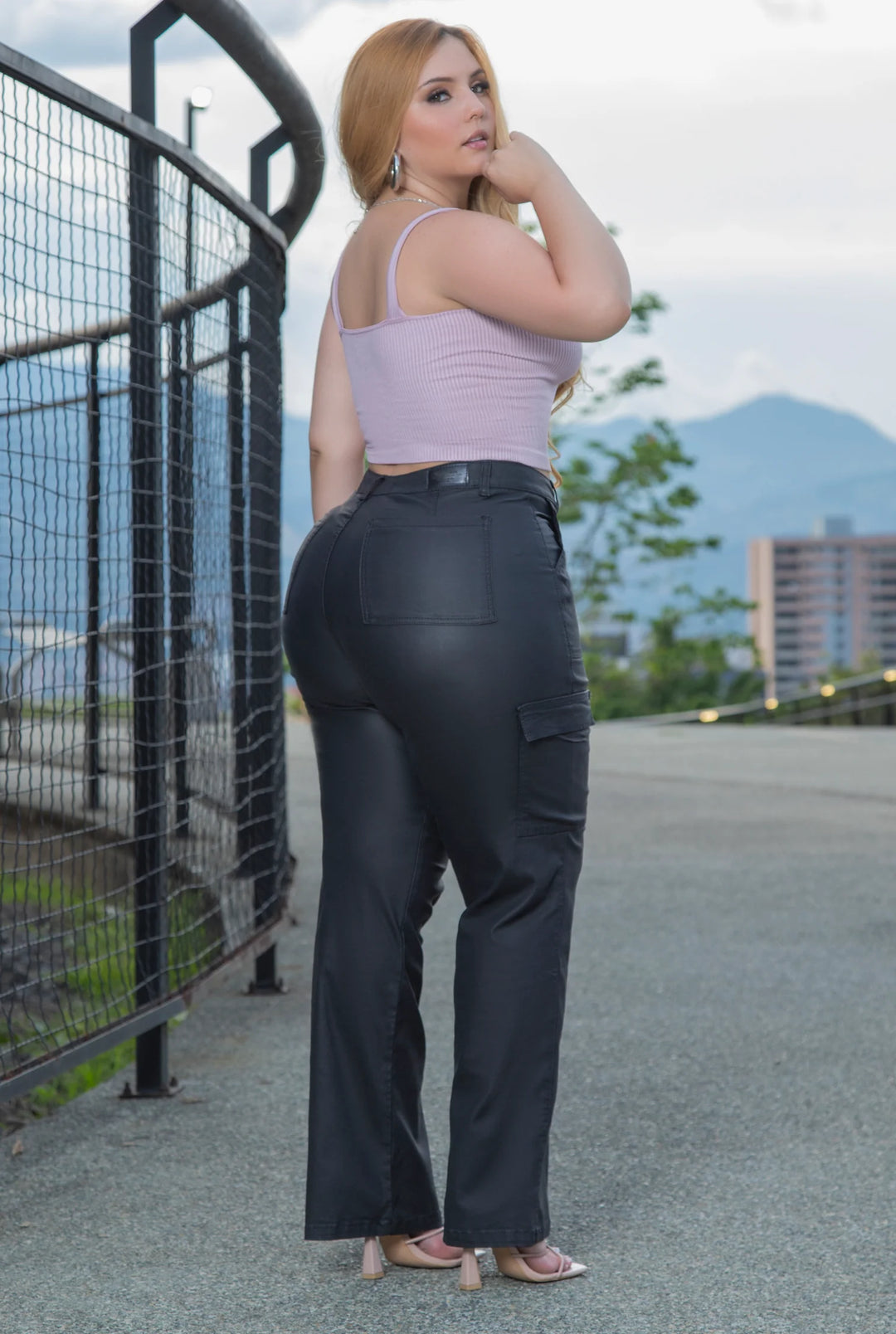 JEAN CARGO EFECTO CUERO - PLUS SIZE